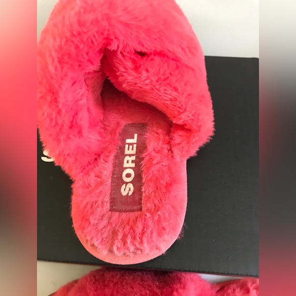 Sorel Neon Pink Fuzzy Mail Run Slippers Machine Washable Size 8 GUC/EUC With Box - Picture 14 of 15